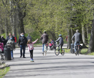 Rozluźnienie w Warszawie. Otwarte Parki i bulwary
