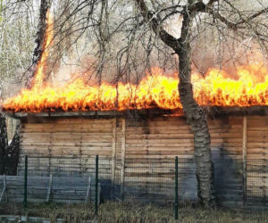 Pożar na terenie spółdzielni pracy w Marysinie Wawerskim