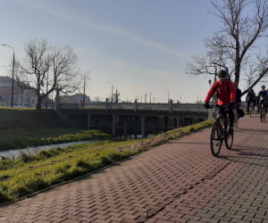 Lubelscy rowerzyści wyruszyli. Pokonają 103 kilometry w 103. rocznicę odzyskania niepodległości [GALERIA]