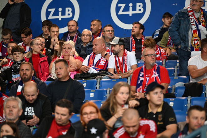 Tak kibice Wisły Kraków bawili się na trybunach. Znajdź się na zdjęciach