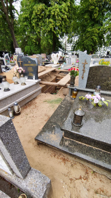 16-letni Patryk zginął na motorowerze. Jego grób utonął w kwiatach