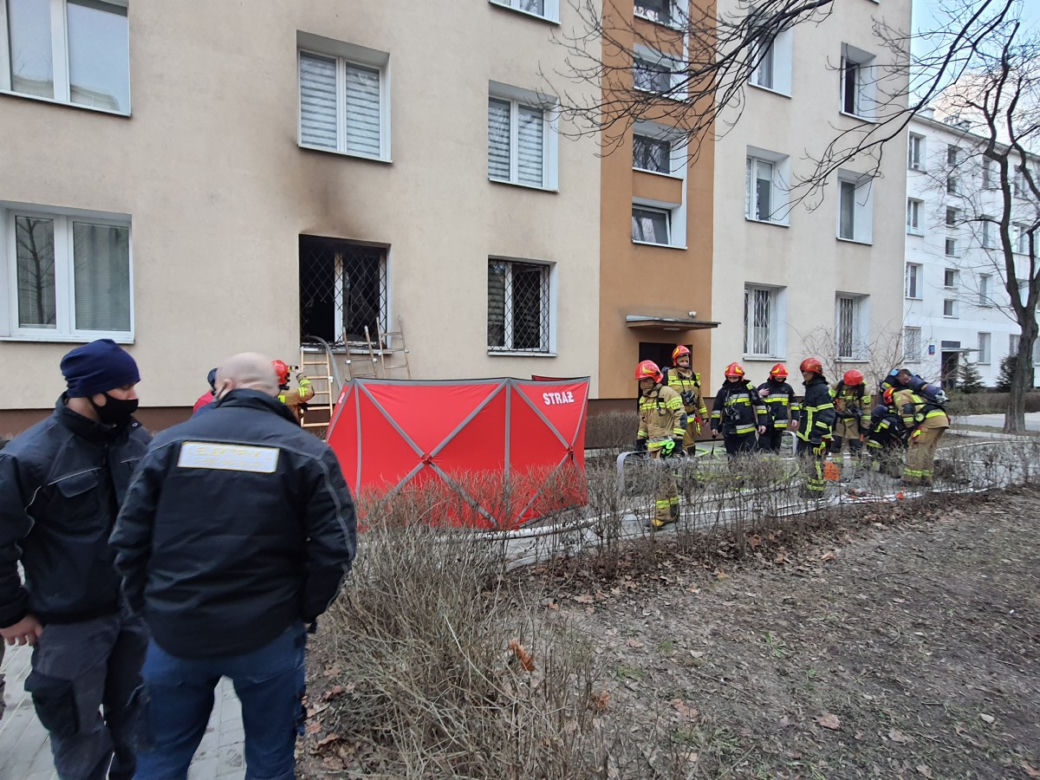 Dramatyczny pożar w bloku na Pradze
