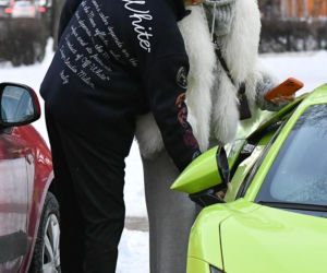 Klaudia Halejcio, mąż jej otworzył auto za całusa