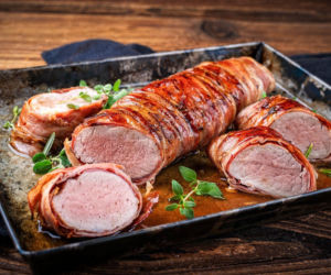 Szukasz pomysłu na mięso na Wielkanoc? Te 13 dań robi największe wrażenie przy stole