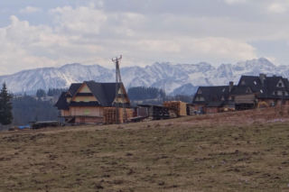 To jedna z najpiękniejszych wsi w Małopolsce. Jest dumą Podhala, która powstała pastwiskach