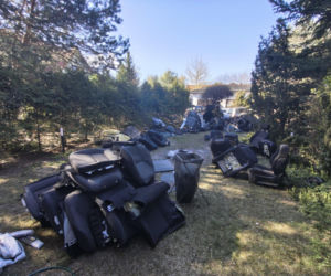 20 zarzutów za paserstwo. Rozbierali auta pod Wołominem. Kobra likwiduje samochodową dziuplę!