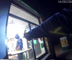 29-latek zaatakował w nocy. Wszystko widać na nagraniu