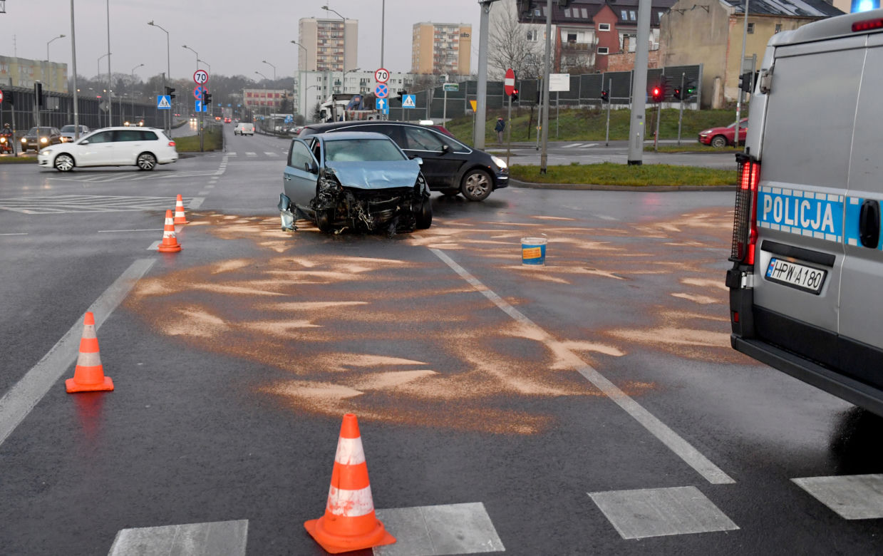 Szczecin: Wypadek autobusu komunikacji miejskiej