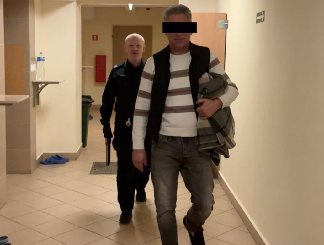 Werbowali do pracy, zmuszali do prostytucji. Policja rozbiła gang handlujący ludźmi