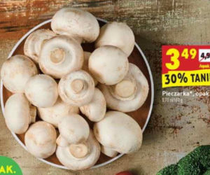 Biedronka -  MEGA promocje od 3.12. Jabłka za pół ceny, tanie mięso i sery, świąteczne słodycze za darmo!