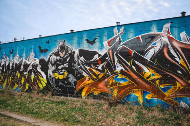 Przy ul. Mieszka I w Siedlcach można podziwiać całą galerię murali i graffiti