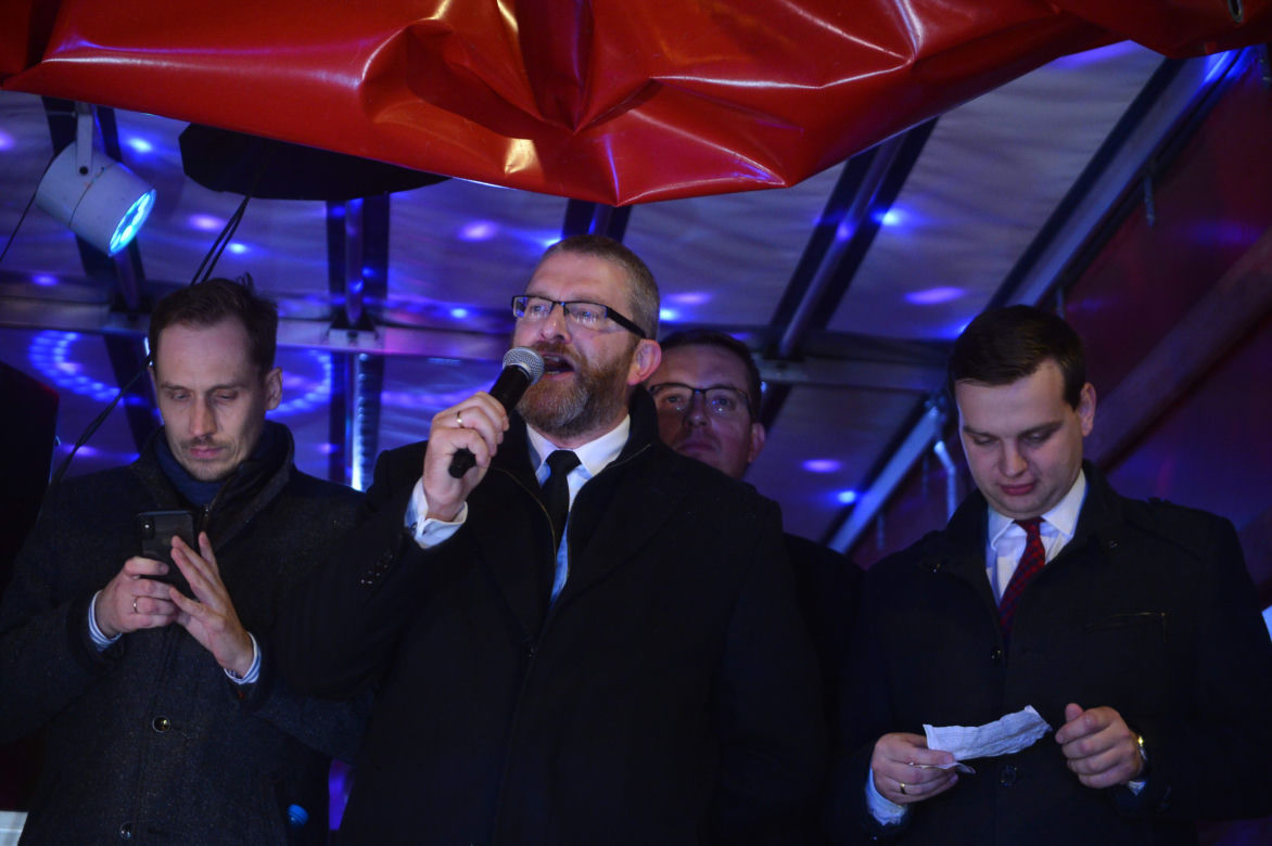 Braun straci majątek za nienoszenie maseczki w Sejmie!