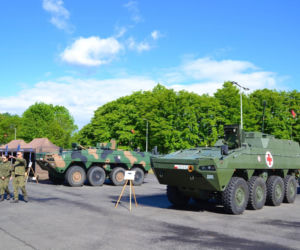 Piknik militarny przed Stadionem Śląskim