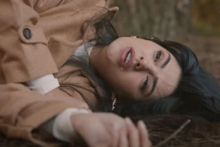 Wichrowe wzgórze, odcinki 360-363: Śmierć Gozde w lesie. Umrze, ale wyzna prawdę! Zeynep oskarżona o zabójstwo - ZDJĘCIA