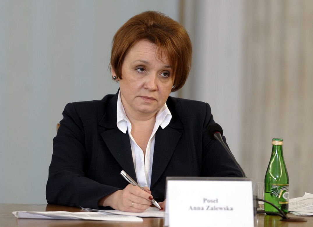 ZUPEŁNIE odmieniona Anna Zalewska! Jest nie do poznania