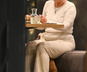 Monika Richardson z dzieckiem i pieskiem