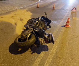 Łódź: Groźny wypadek pijanego motocyklisty na Wólczańskiej. Poważnie ranny JECHAŁ DALEJ. Jest w CIĘŻKIM STANIE