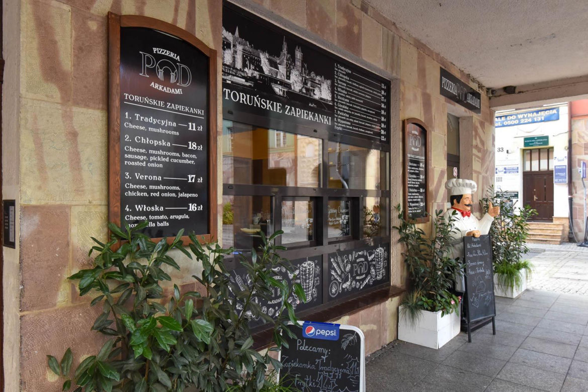 Pizzeria pod Arkadami w Toruniu. To miejsce zachwyciło Książula