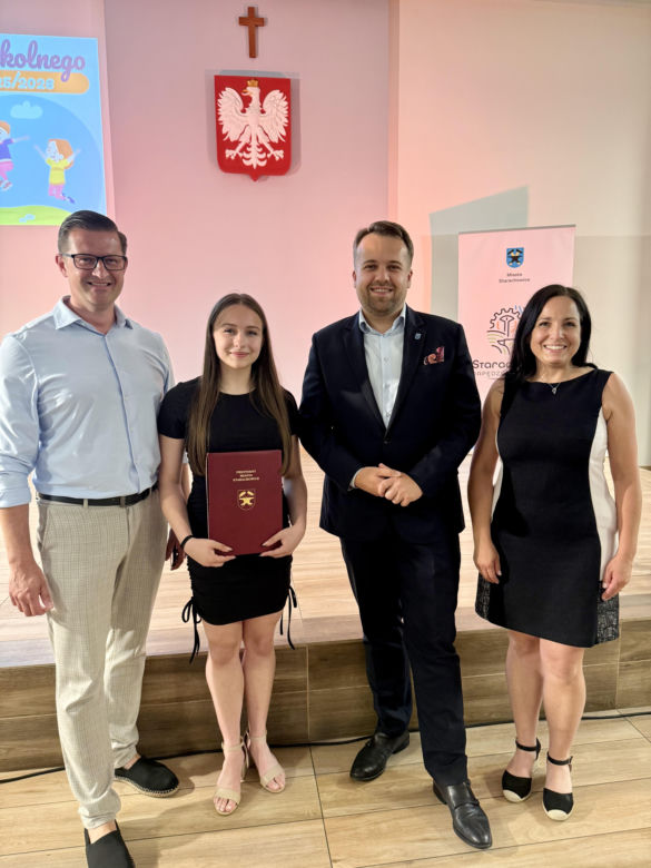 Młode talenty ze Starachowic nagrodzone. Prezydent Marek Materek wręczył stypendia za wybitne wyniki