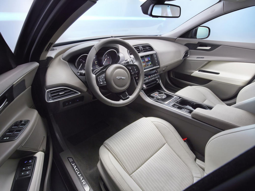 Jaguar XE 2015