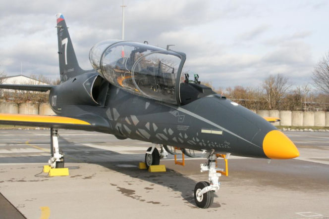 Czeskie samoloty L-159 nie dla Ukrainy. Polityczna burza w Pradze - premier kontra generał