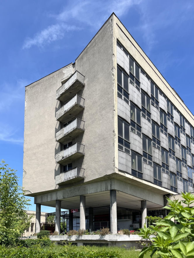 Hotel Cracovia w Krakowie się sypie