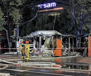 Spłonęło kilkanaście boksów. Nocny pożar targowiska w centrum Katowic