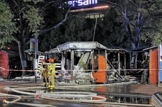 Spłonęło kilkanaście boksów. Nocny pożar targowiska w centrum Katowic