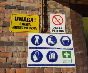 Lecą tynki i ściany. Ruszyły prace w budynku przyszłej biblioteki miejskiej 