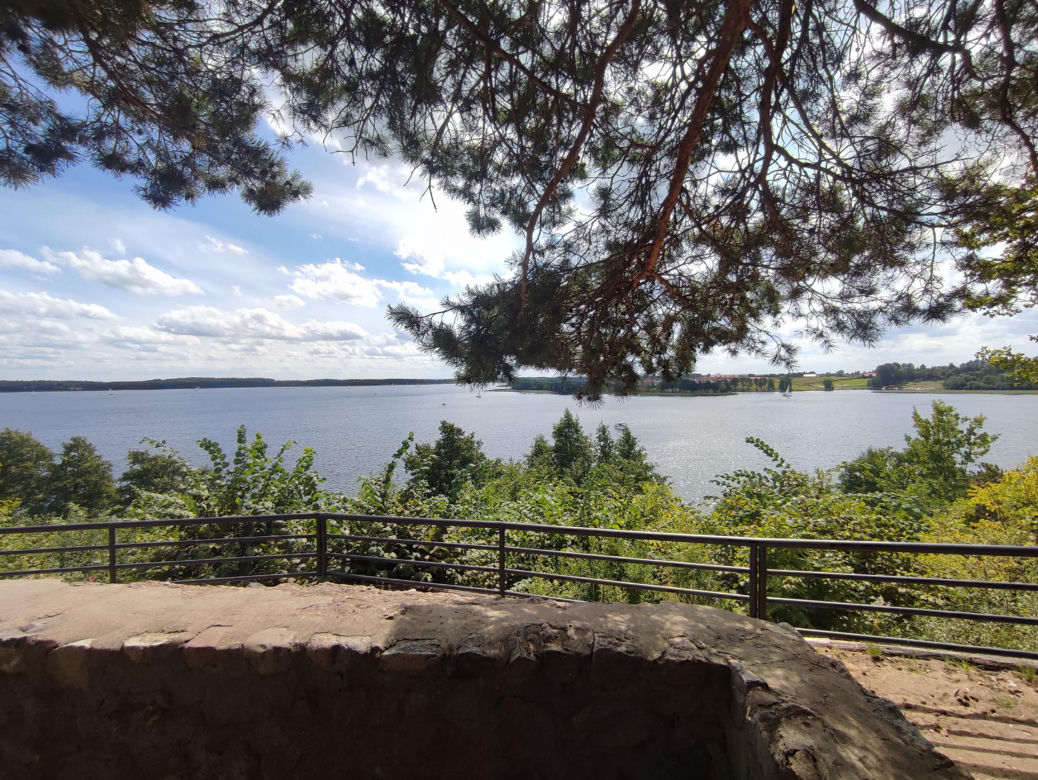 Punkt widokowy nad jeziorem Święcajty. Zapiera dech w piersiach! [ZDJĘCIA]