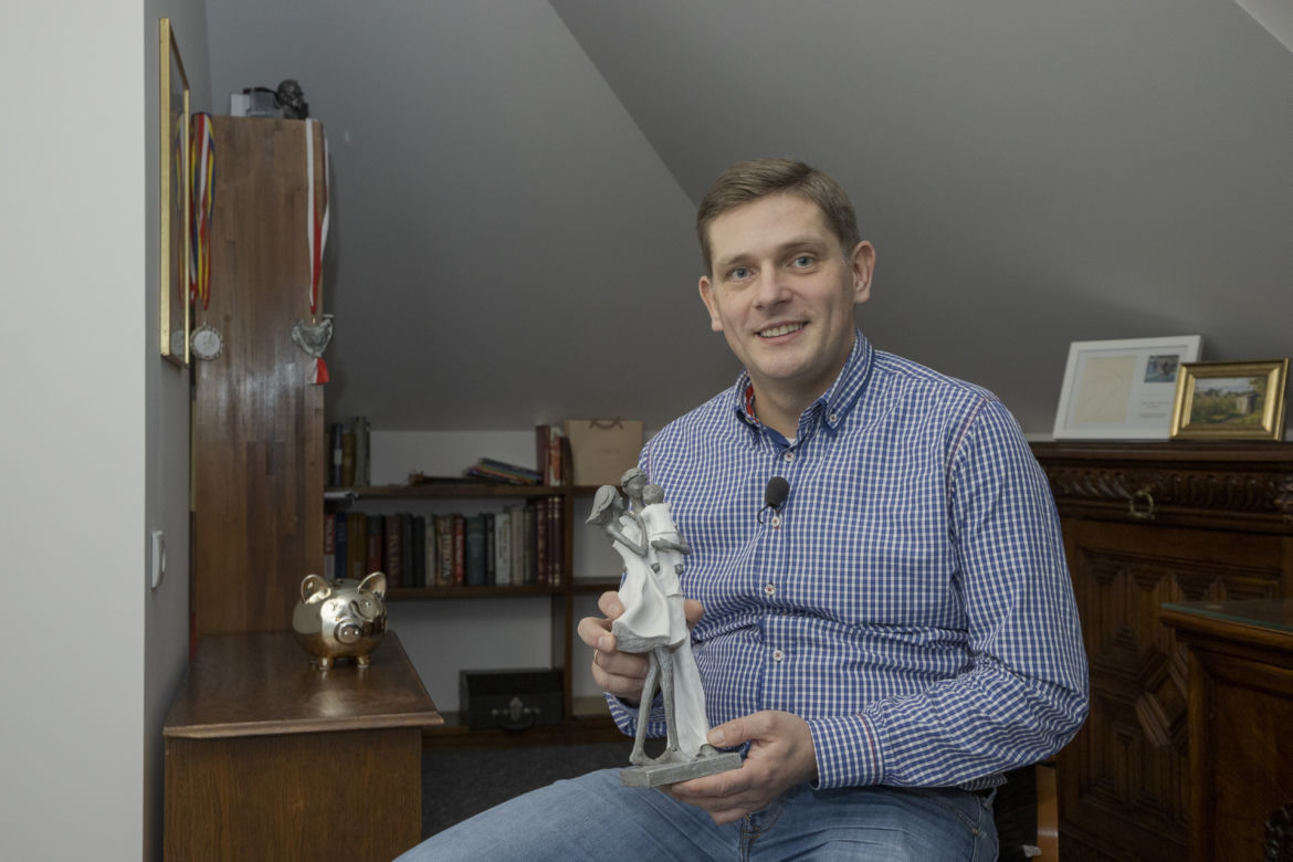 Tak mieszka poseł Bartosz Kownacki