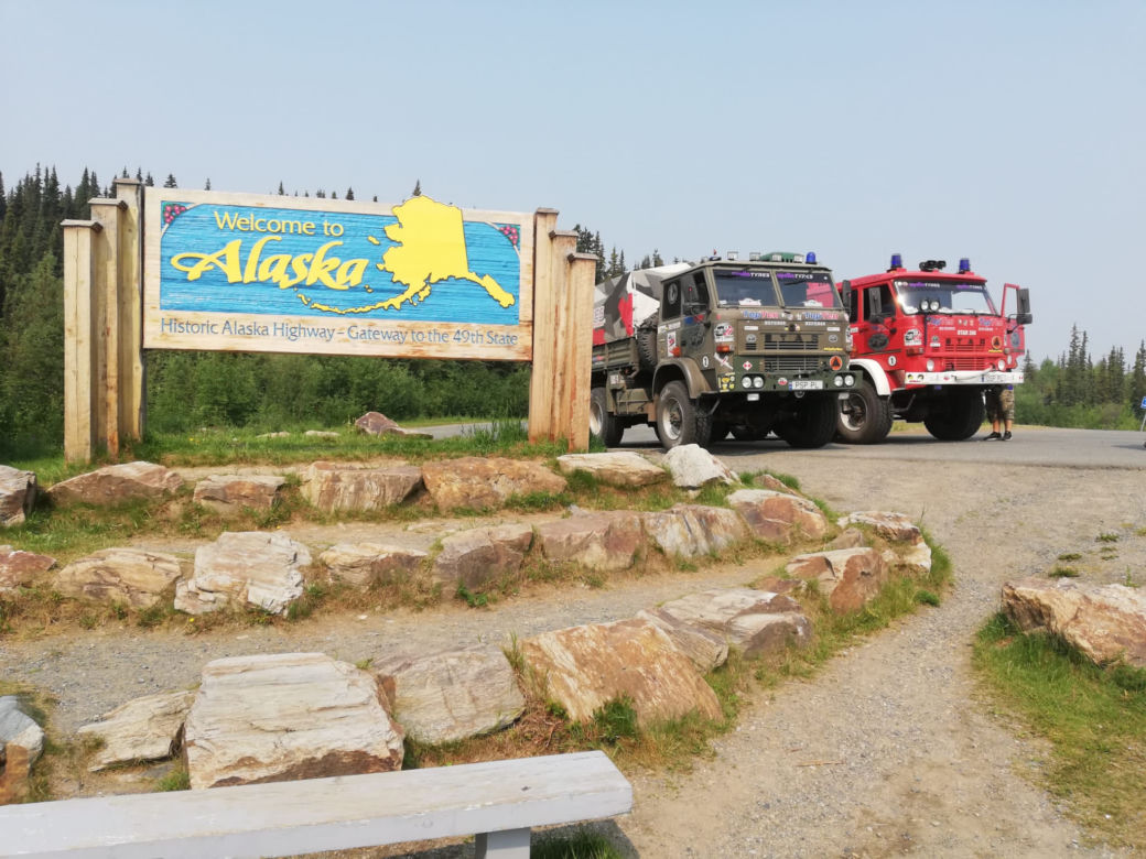 Podróżnicy ze świętokrzyskiego jeżdżą starem dookoła świata