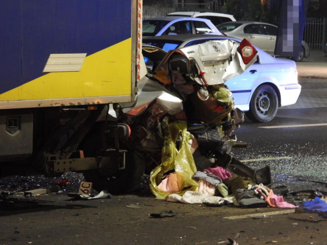 Miał trzy promile, rozbił cztery auta. 26-latek roztrzaskał się w Warszawie