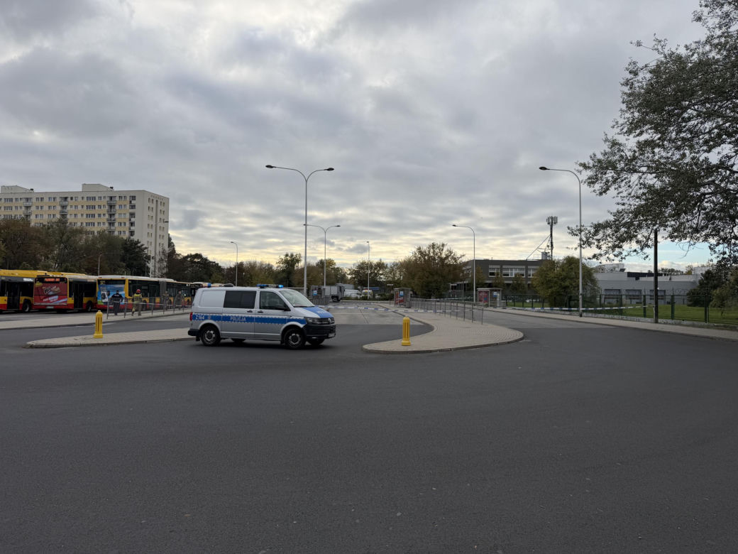 Zamknęli pętlę autobusową przez tajemniczy bidon. Interwencja pirotechników trwała kilka godzin