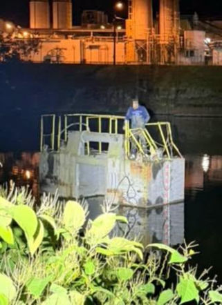 Dwie godziny wołał o pomoc na Odrze. Mężczyzna utknął na betonowej konstrukcji