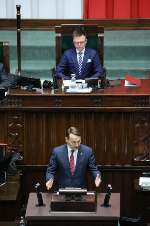 Pustki w Sejmie, Sikorski przemawia, ale PiS-u brak