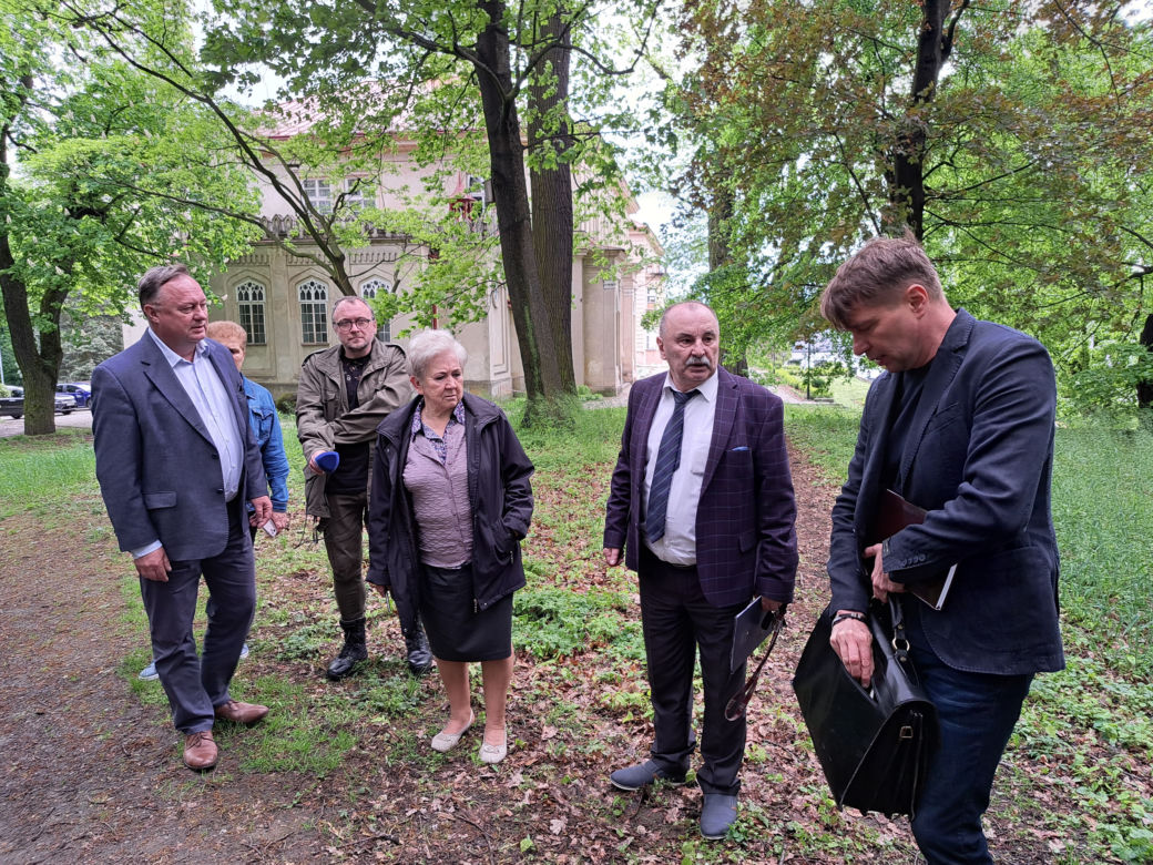 Poszukiwanie mogiły żołnierzy niemieckich w Parku Sanguszków w Tarnowie