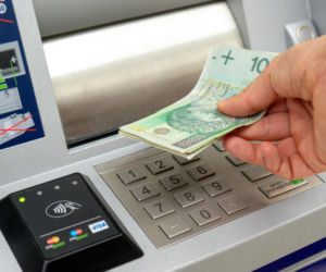 Panika w Polsce - w bankach i przy bankomatach po ataku Rosji na Ukrainę