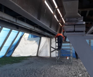 Trwa remont wiaduktu kolejowego z kładką dla pieszych nad ulicą Grunwaldzką w Bydgoszczy [ZDJĘCIA]