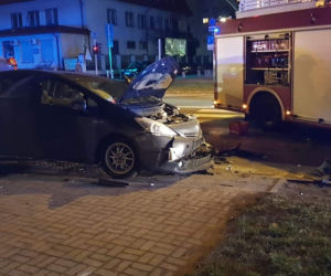 Dramatyczny wypadek na Wilanowie. Dwie osoby w szpitalu, w samochodzie było dziecko