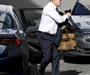 Politycy PiS zjechali na Nowogrodzką, chodzi o Czarnka
