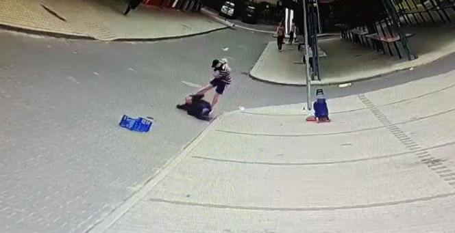 W kilkadziesiąt sekund zabił pana Franciszka. Wstrząsający film z targu w Rawie Mazowieckiej