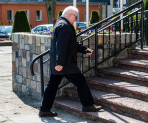 Koronawirus w Trójmieście. Ochroniarze Lecha Wałęsy w maseczkach