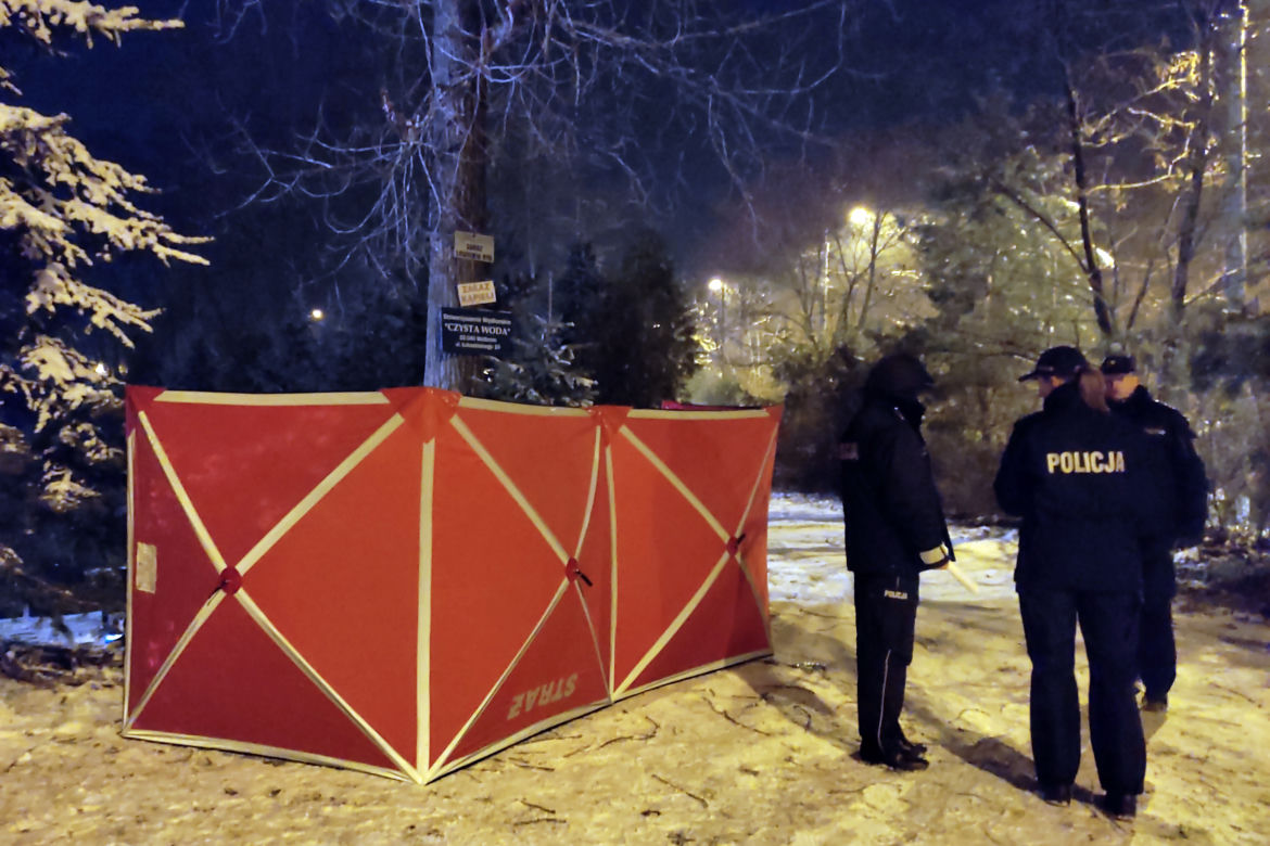 Staw, w którym dwa tygodnie temu utonęło trzech młodych mężczyzn, ratowali psa