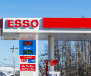 Maksymalne ceny paliw na poniedziałek 8 czerwca. Benzyna Pb95 po 6,00 zł, a diesel 6,48 zł