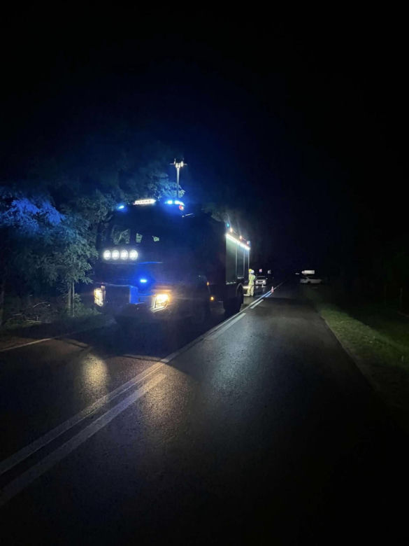Wypadek volkswagena pod Płońskiem. 15-latek, który sam kupił auto, dachował razem z kolegami [ZDJĘCIA