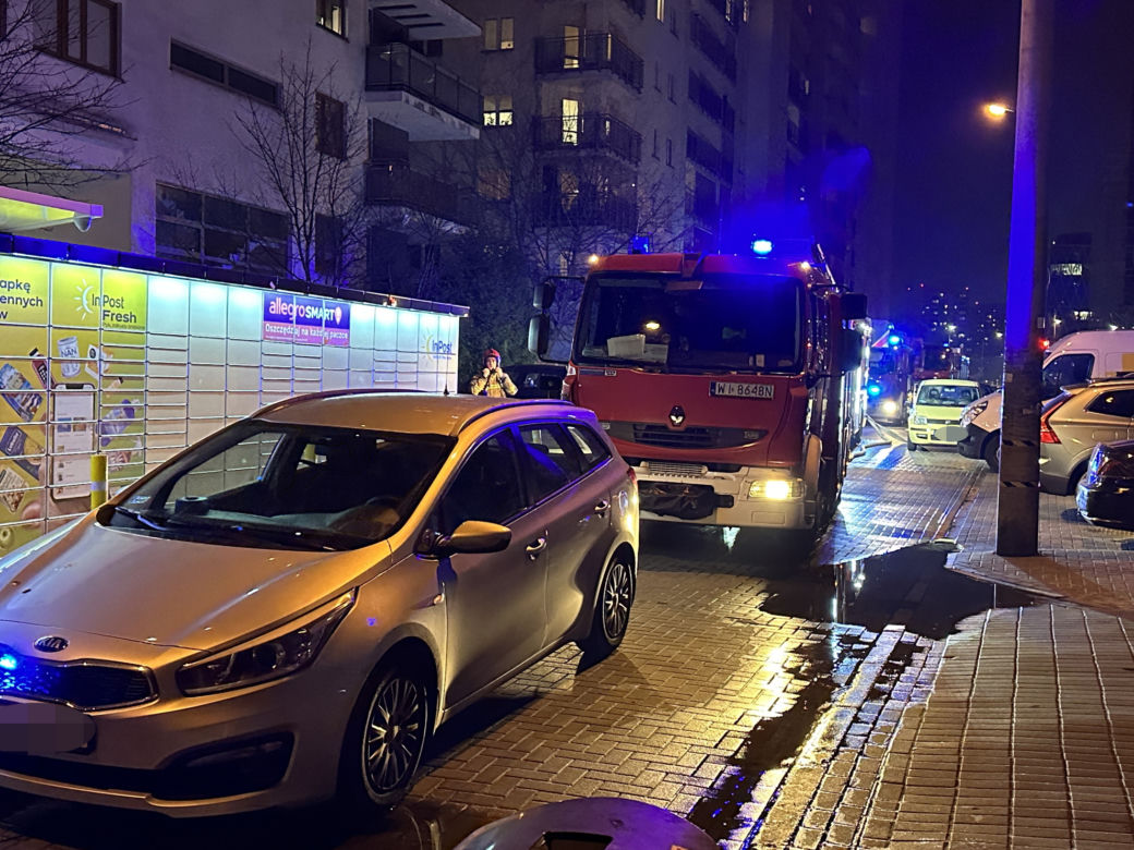 Tragiczny pożar domu na Mokotowie. Strażacy znaleźli zwłoki mężczyzny