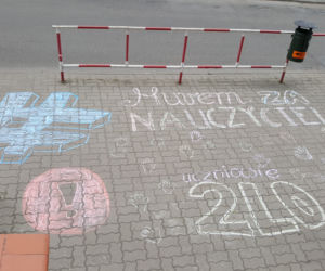 Uczniowie II LO w Bydgoszczy wspierają nauczycieli w ich strajku! [ZDJĘCIA]