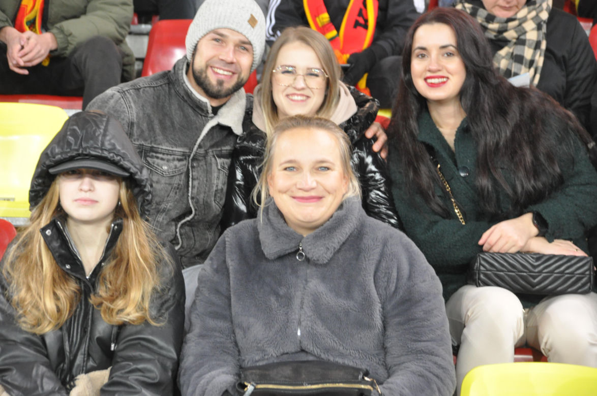 Żółto-czerwono na Suzuki Arenie! Zdjęcia kibiców na meczu Korona Kielce - Jagiellonia Białystok