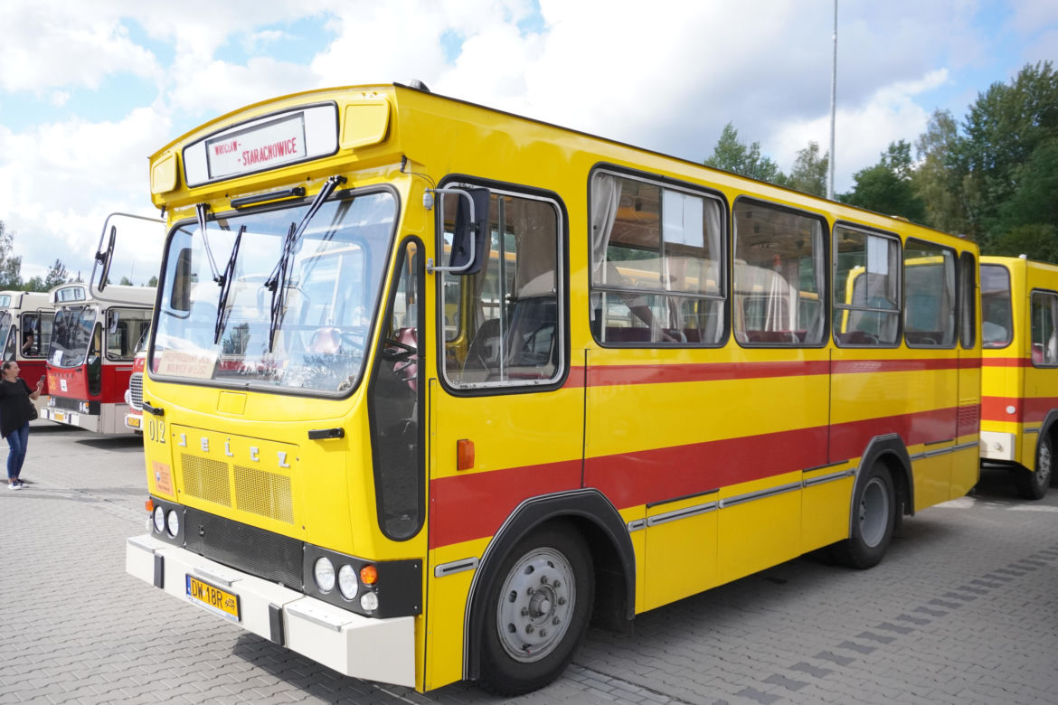 Kultowe autobusy opanowały Starachowice! Ruszył III Zlot i świętowanie 70-lecia komunikacji